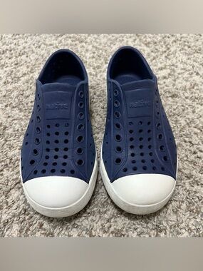 Native Kids Jefferson Slip-On Shoes in Navy and White Size C11